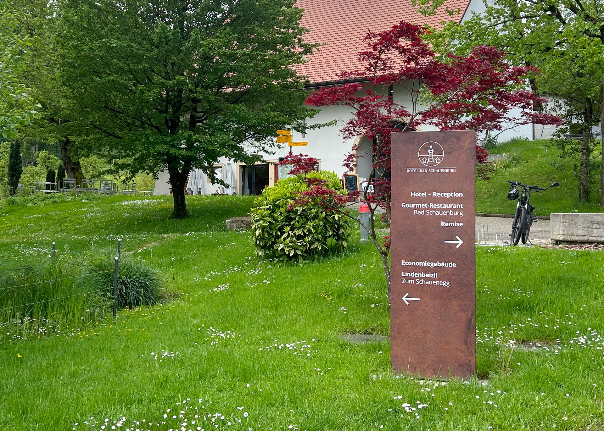 Signaletik in Rost-Optik Richtung Lindenbeizli oder Bad Schauenburg